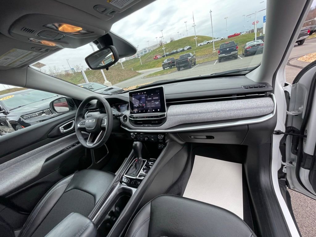 Certified 2022 Jeep Compass Latitude image 11