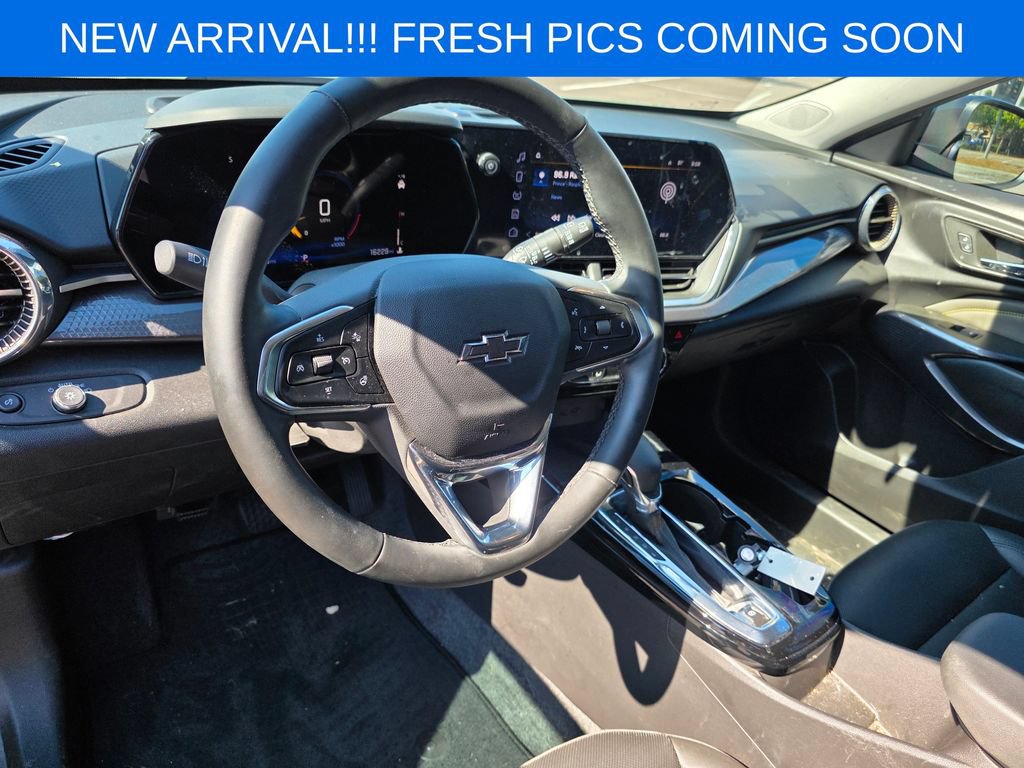 Used 2025 Chevrolet Trax ACTIV w/ Sunroof Package FWD image 8