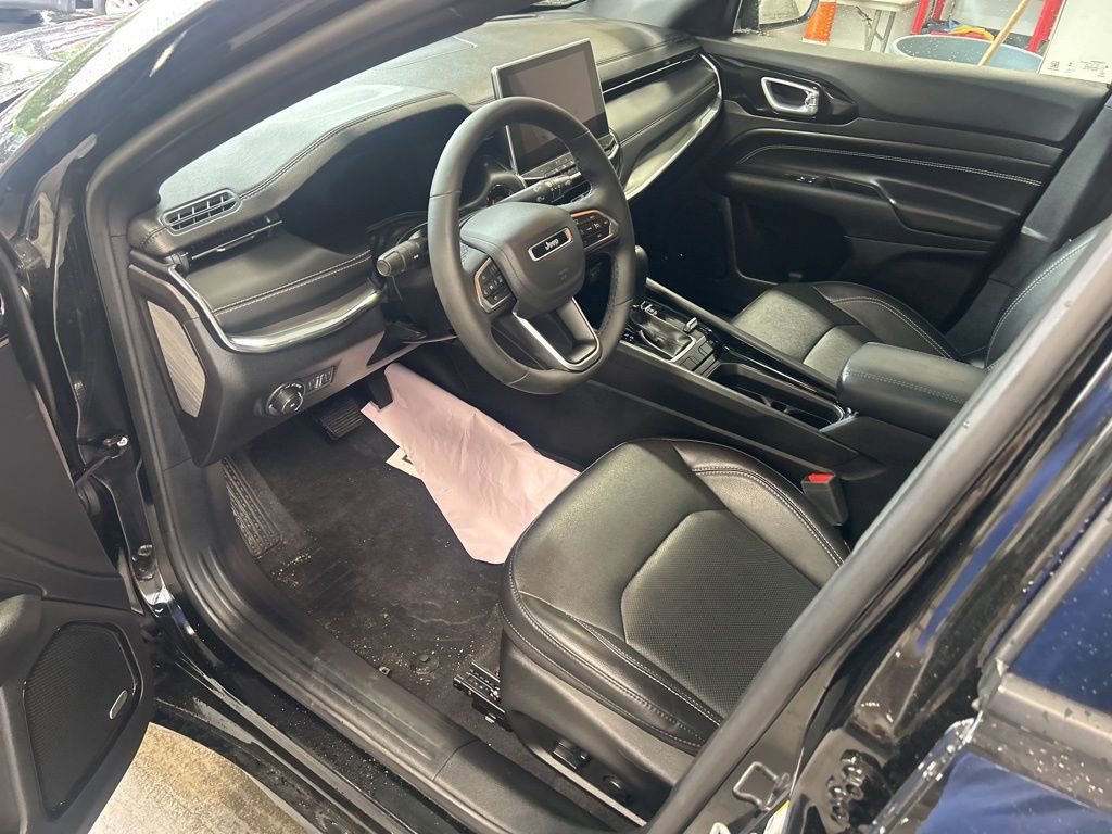 Used 2023 Jeep Compass High Altitude AWD/4WD image 3
