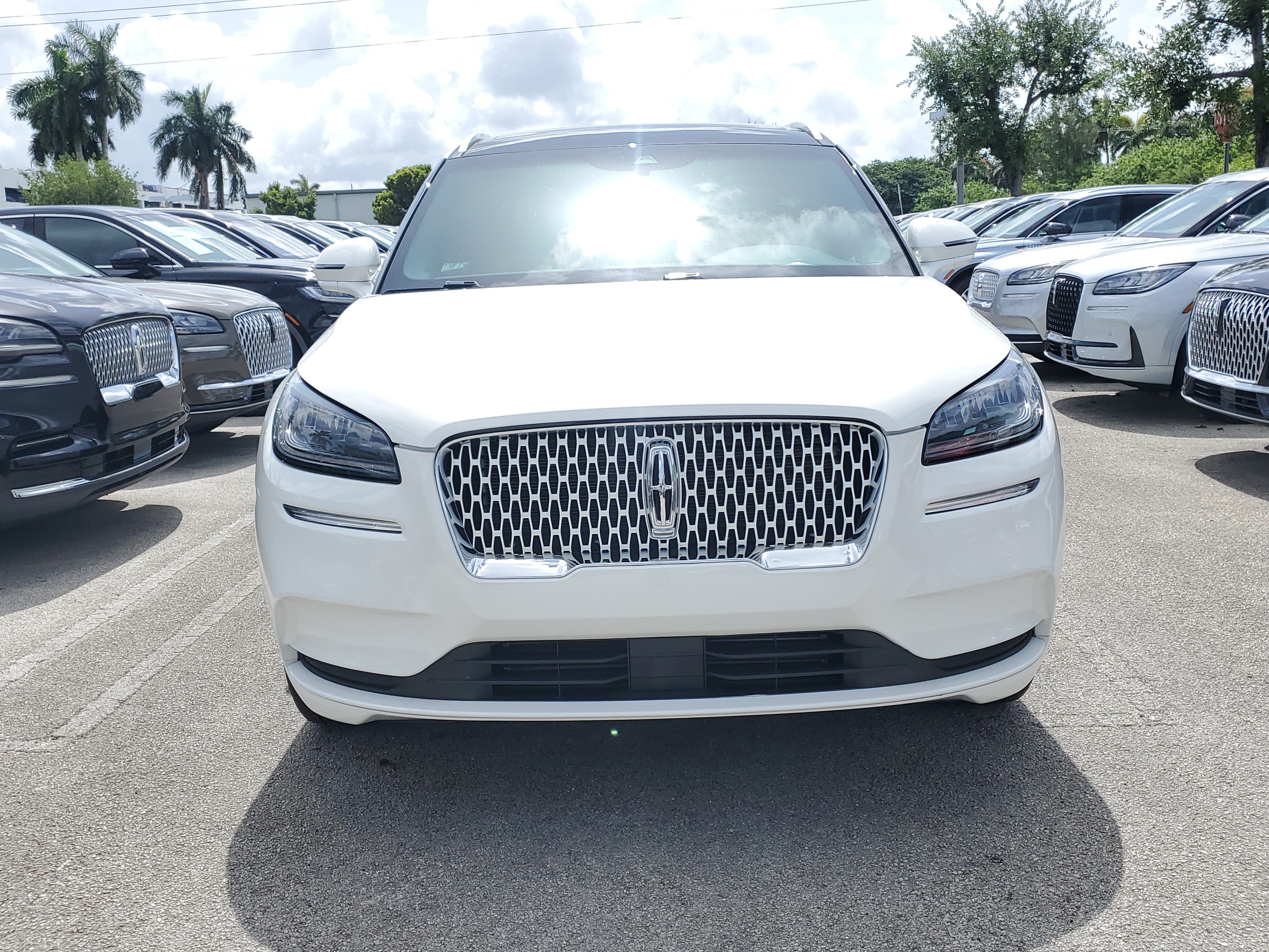 Used 2022 Lincoln Corsair Reserve FWD image 2