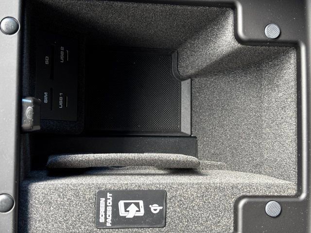 Used 2025 Porsche Macan AWD/4WD image 23