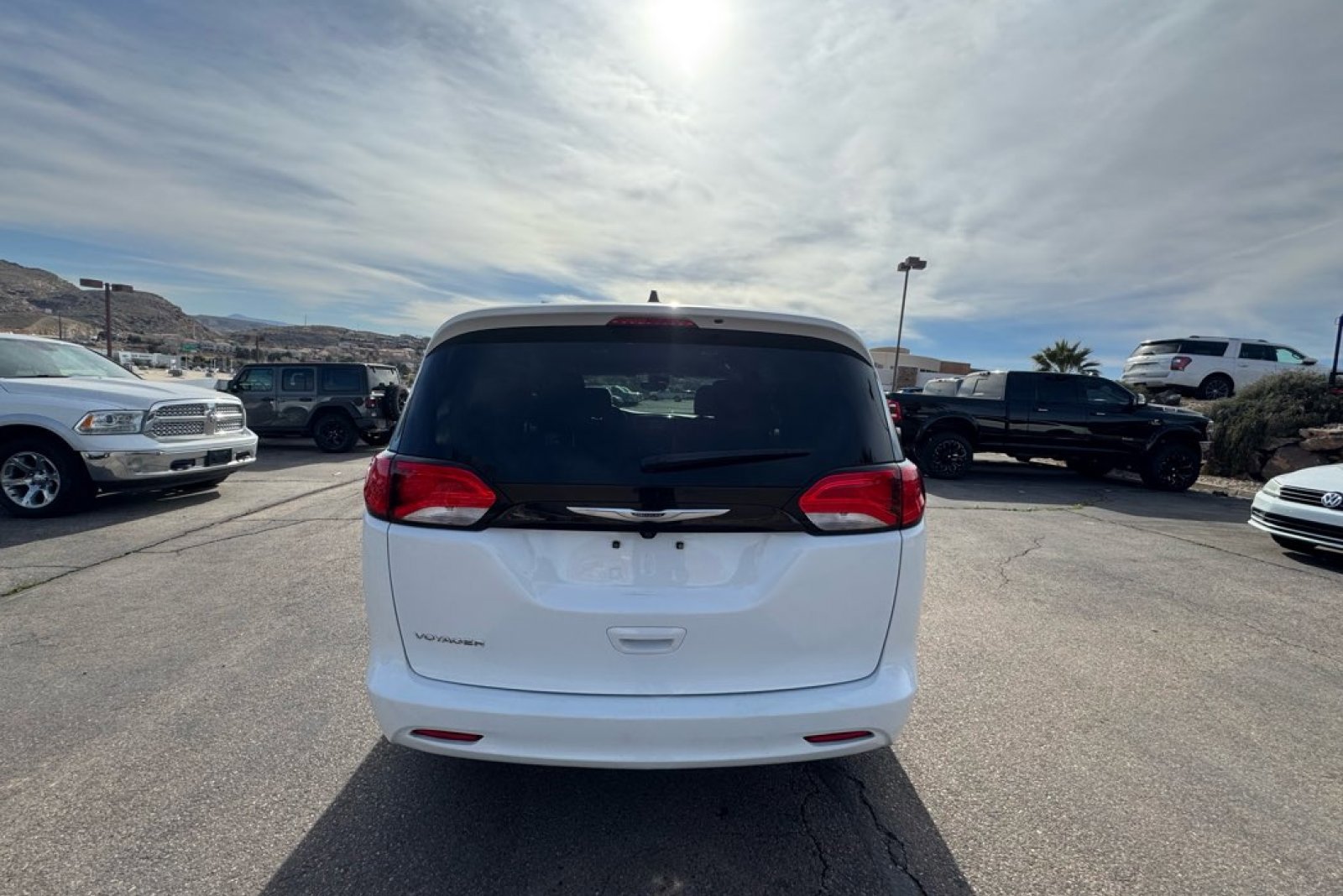 Used 2023 Chrysler Voyager LX image 4