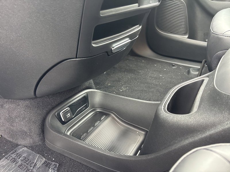 New 2026 Chrysler Pacifica Select w/ S Appearance Package image 32