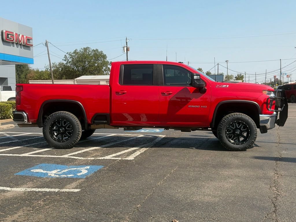 Used 2022 Chevrolet Silverado 2500 LT w/ Convenience Package AWD/4WD image 4