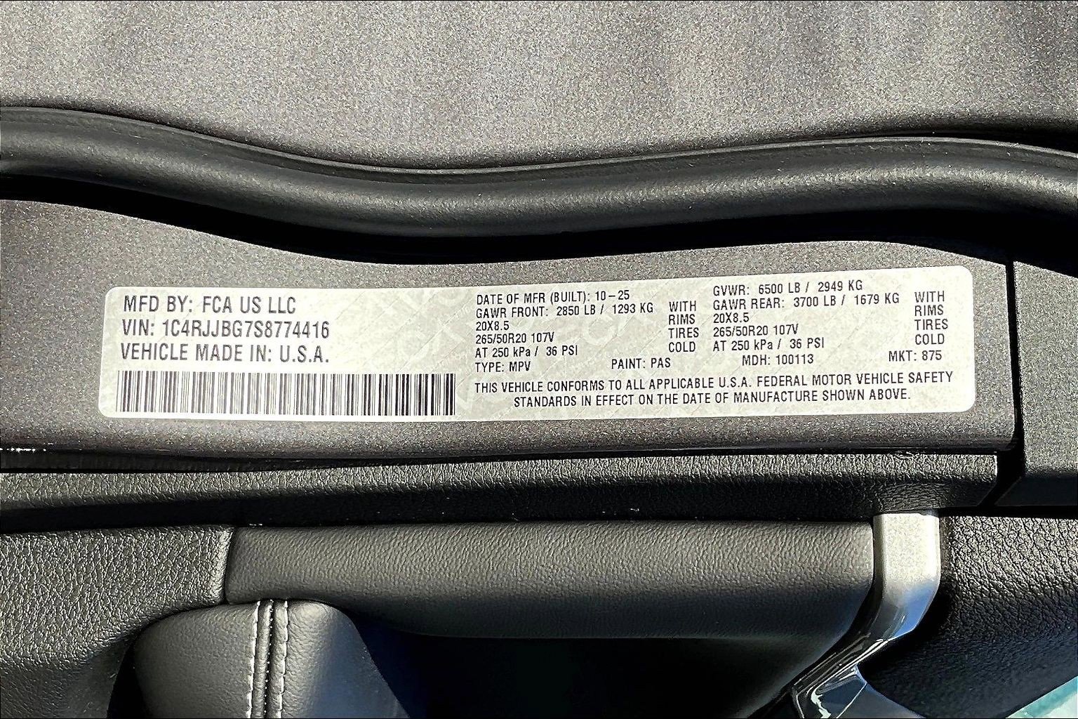 New 2025 Jeep Grand Cherokee L Limited w/ Black Appearance Package image 8