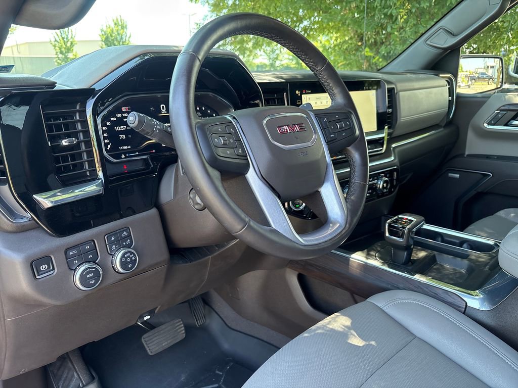 Used 2024 GMC Sierra 1500 SLT w/ SLT Premium Plus Package AWD/4WD image 15