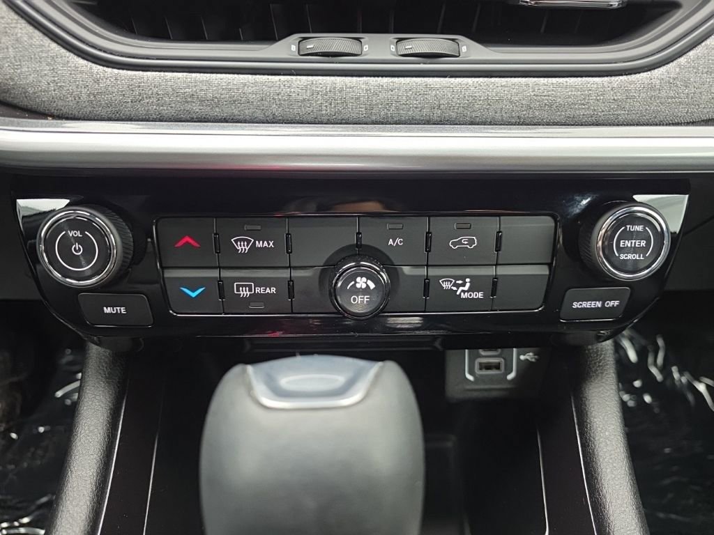 Used 2023 Jeep Compass Latitude image 35