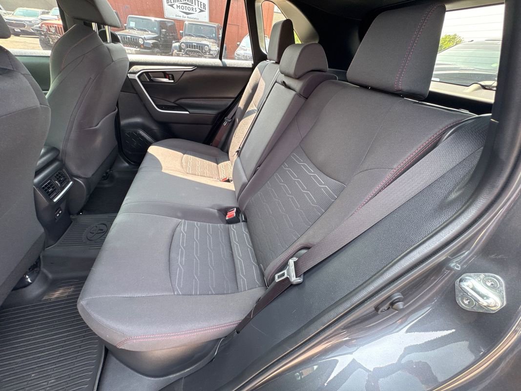 Used 2023 Toyota RAV4 SE image 14