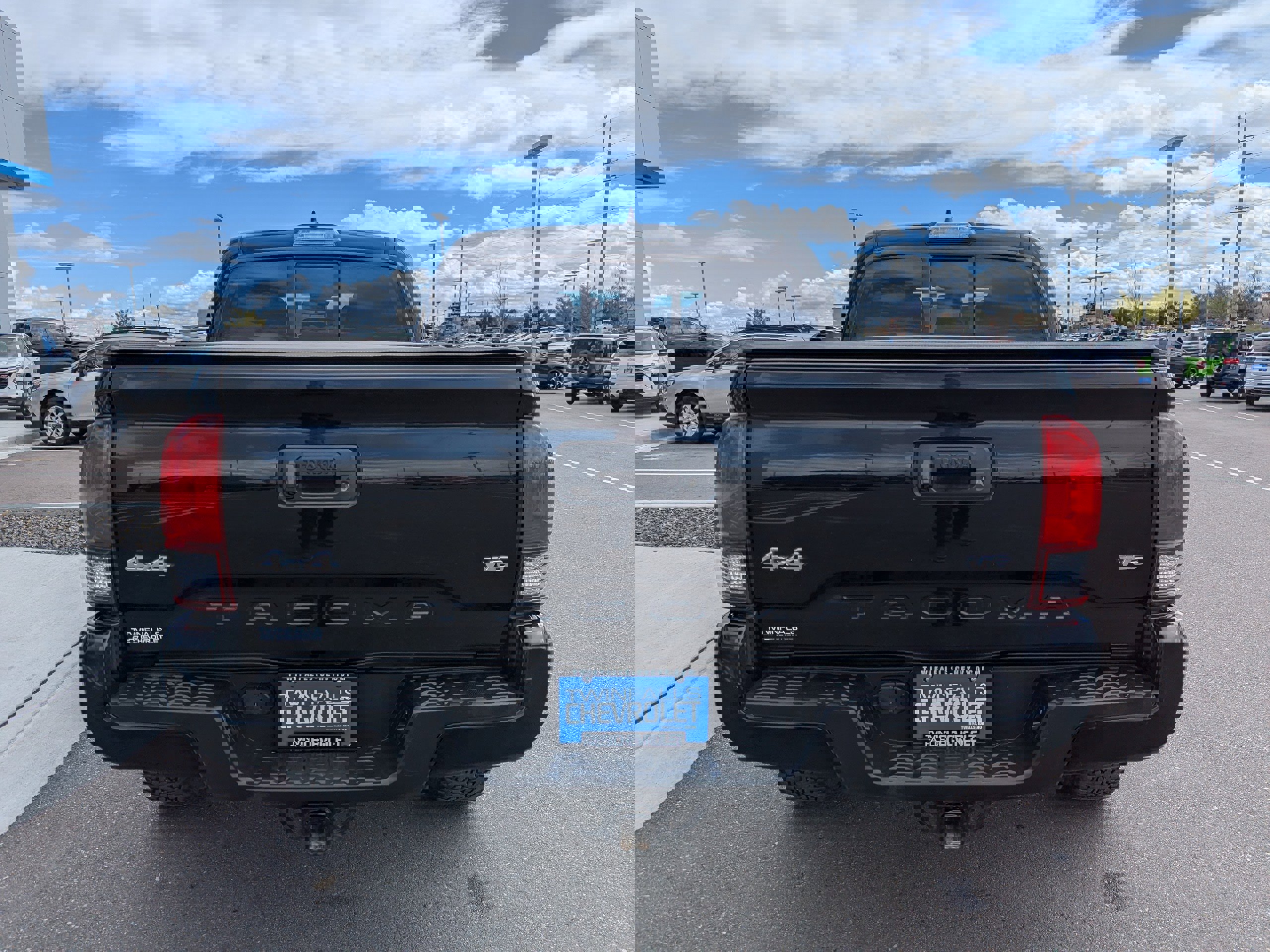 Used 2018 Toyota Tacoma SR image 30