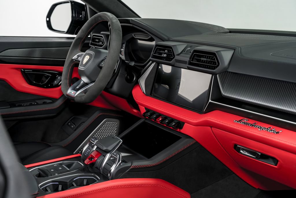 Used 2025 Lamborghini Urus SE image 39