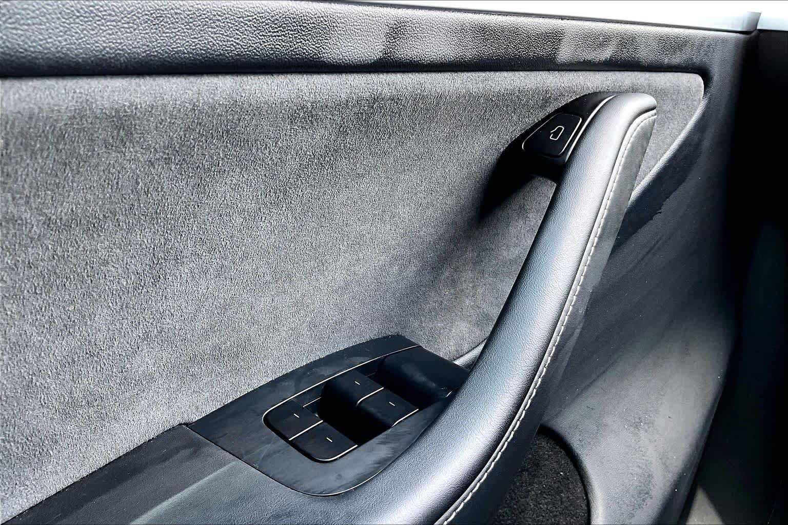 Used 2025 Tesla Model Y Long Range RWD image 32