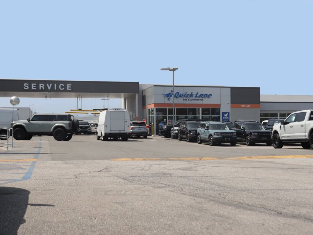 Used 2021 Chevrolet Silverado 1500 LT w/ Convenience Package II image 18