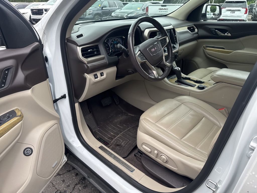 Used 2019 GMC Acadia Denali w/ Technology Package FWD image 9