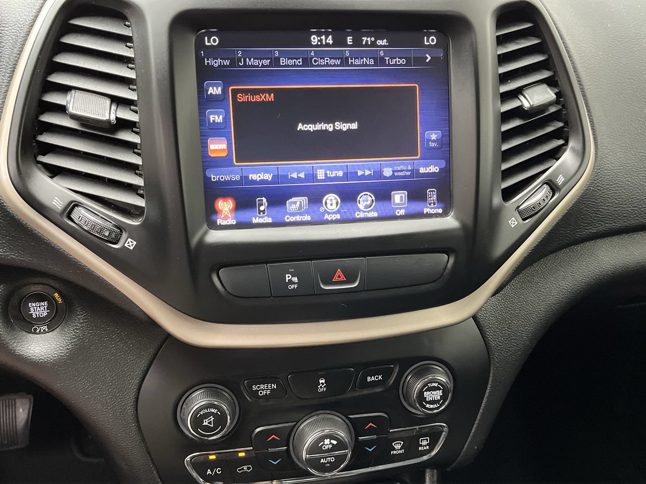 Used 2018 Jeep Cherokee Limited AWD/4WD image 17