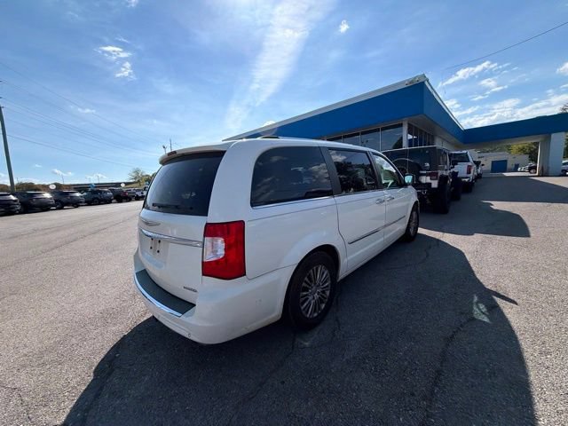 Used 2011 Chrysler Town & Country Limited FWD image 17
