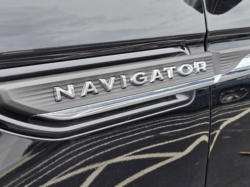 Used 2024 Lincoln Navigator L Reserve AWD/4WD image 10