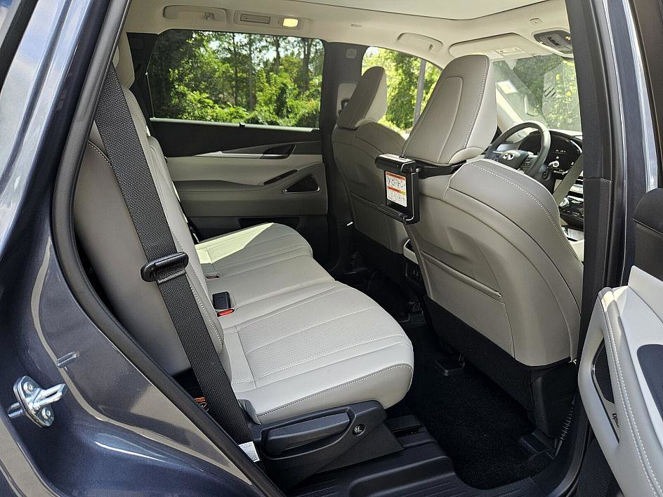 New 2026 INFINITI QX60 Luxe image 14