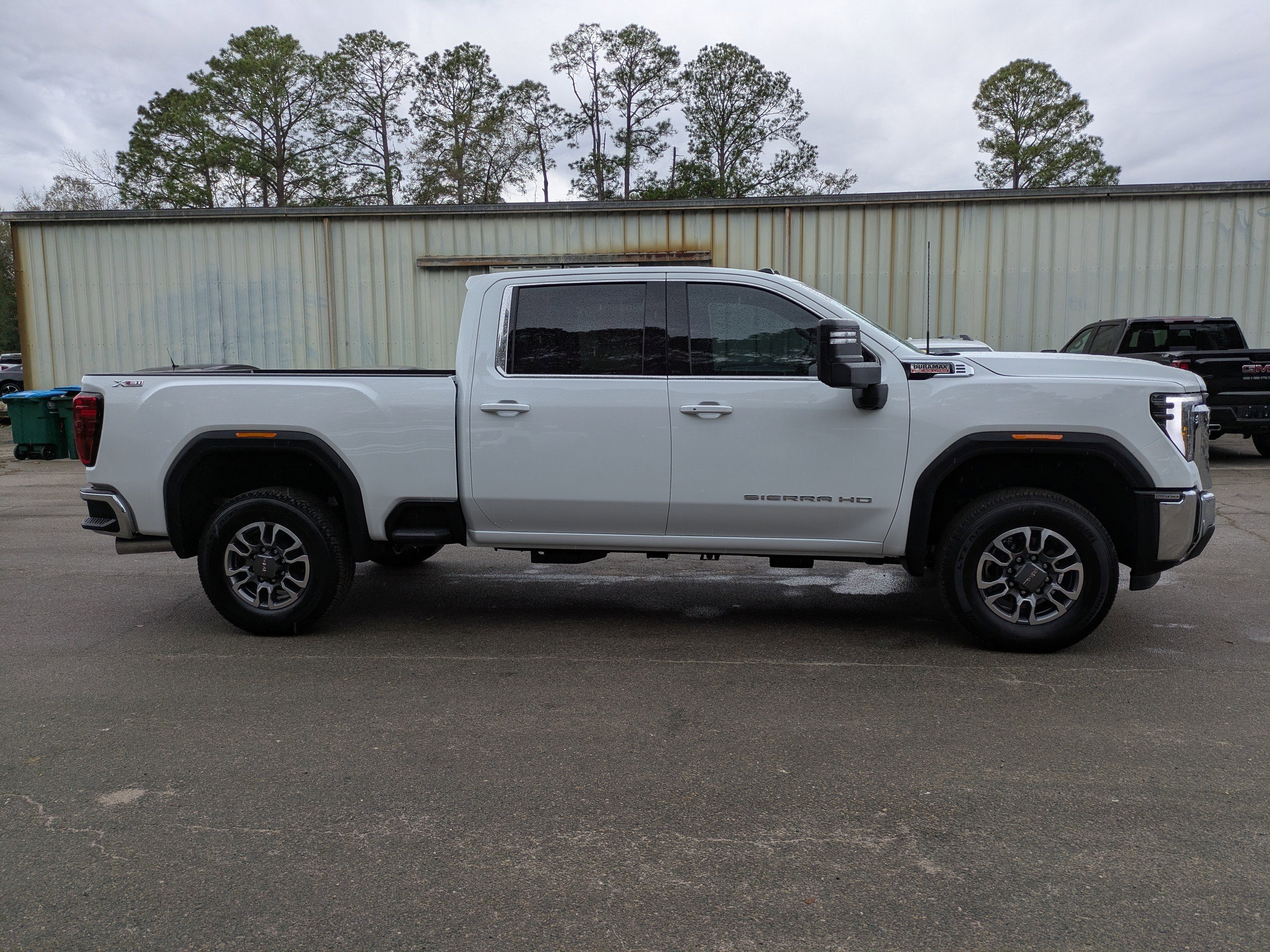 New 2025 GMC Sierra 2500 SLE image 3