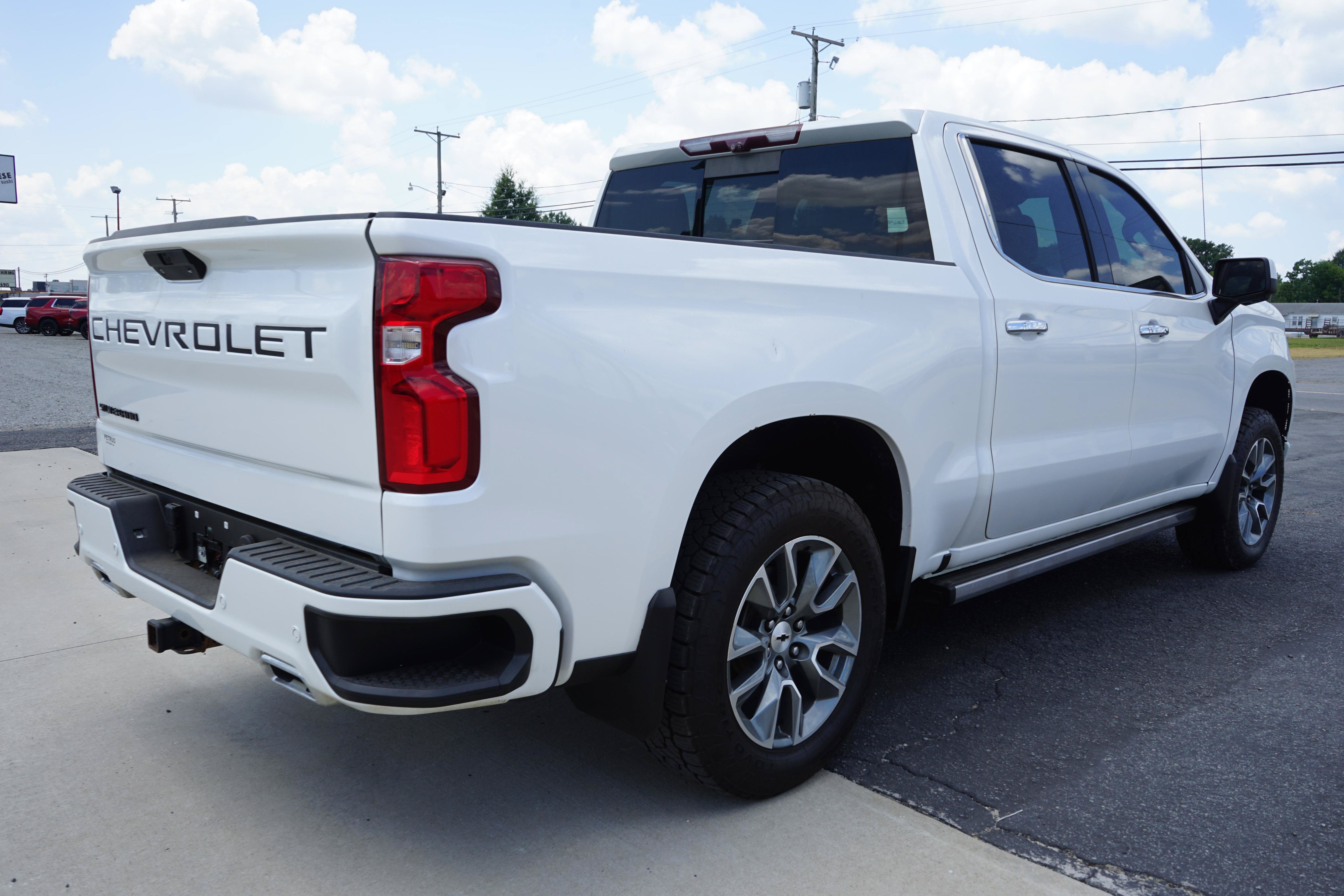 Used 2020 Chevrolet Silverado 1500 High Country w/ Technology Package AWD/4WD image 5