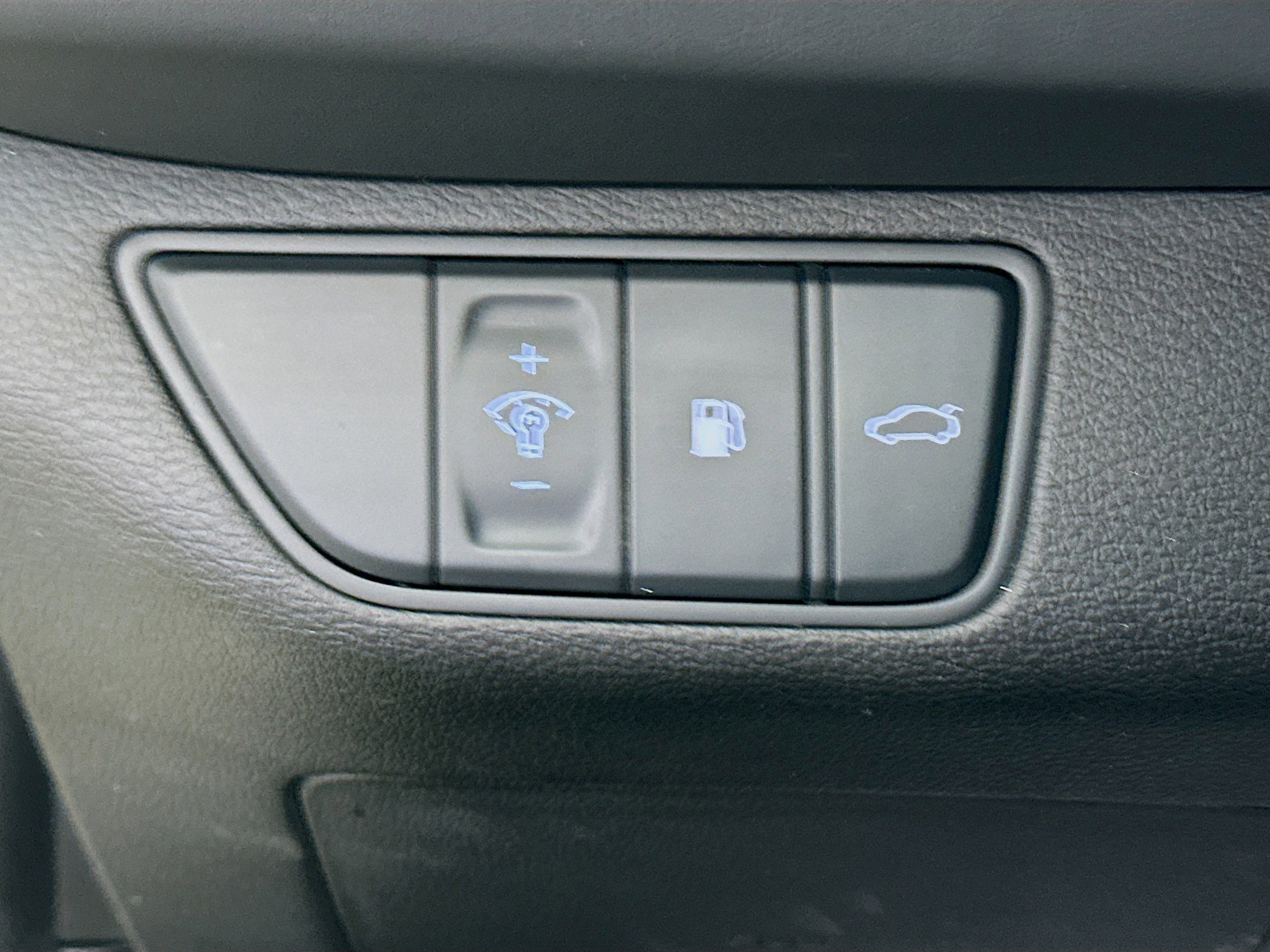 Used 2025 Genesis G70 2.5T image 17