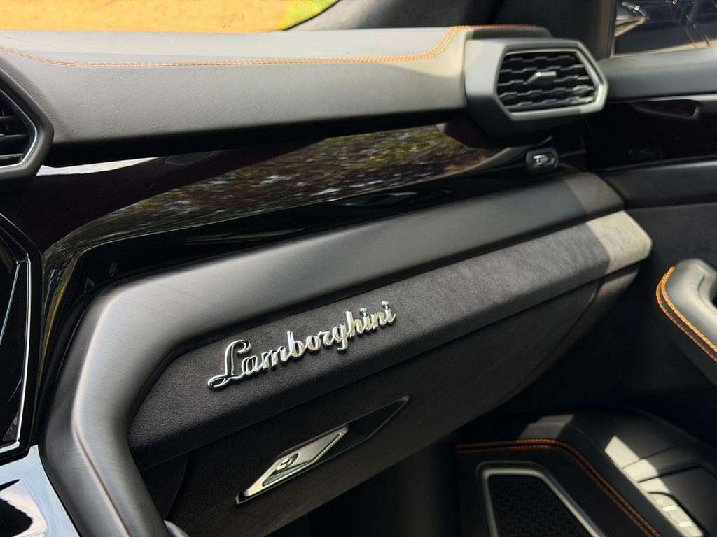 Used 2023 Lamborghini Urus S AWD/4WD image 31