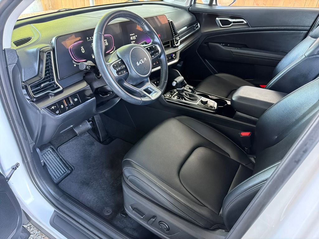 Used 2025 Kia Sportage EX w/ Premium Package image 2