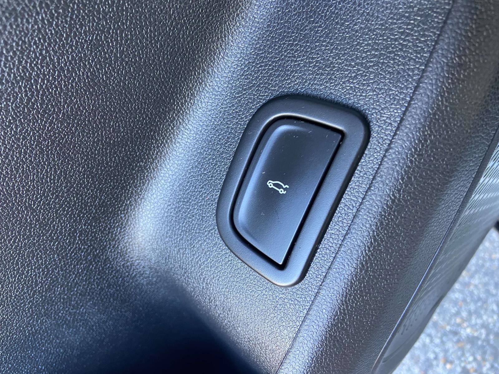 Certified 2025 Chevrolet Traverse LT image 9