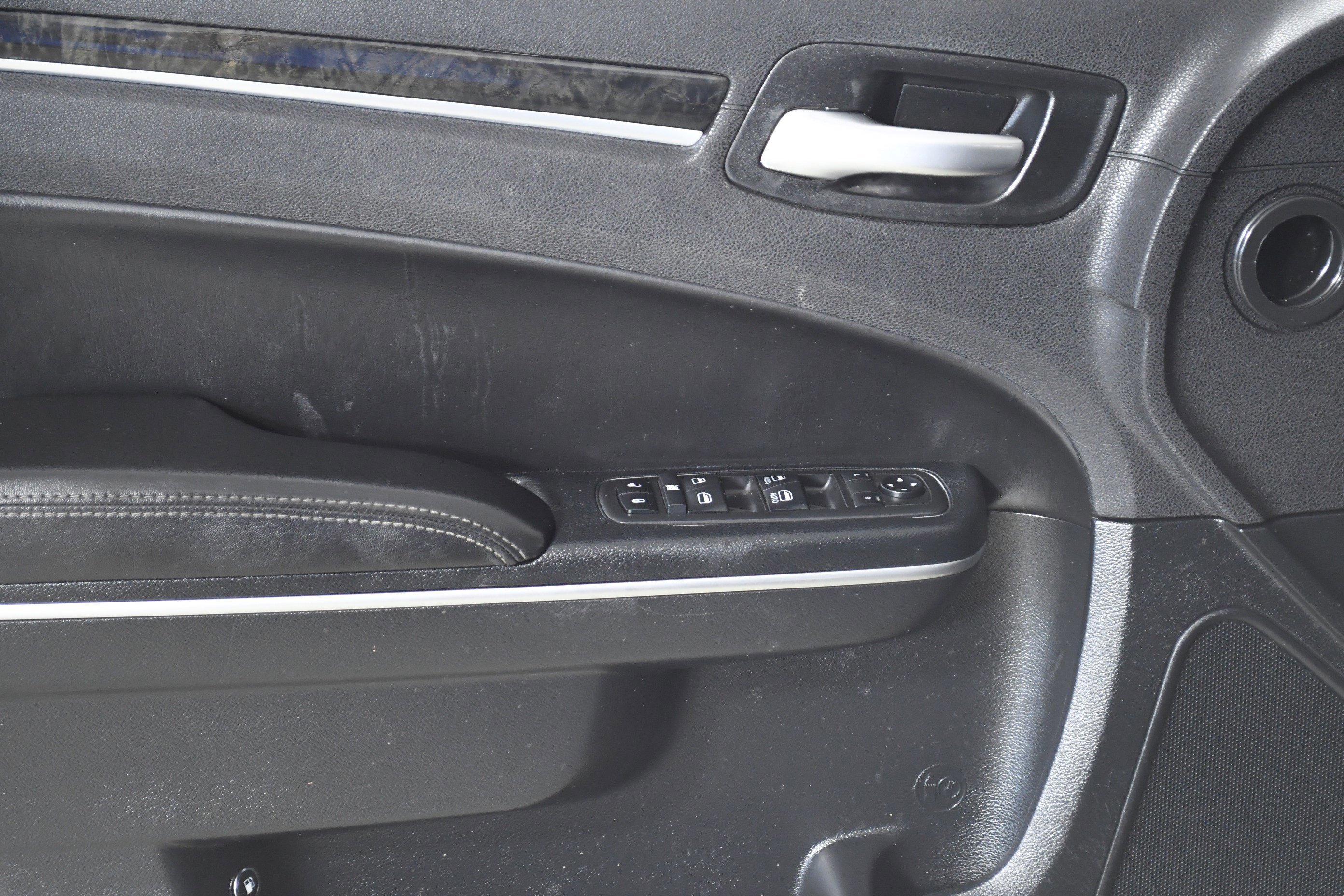 Used 2019 Chrysler 300 Touring L w/ Quick Order Package 22F image 22