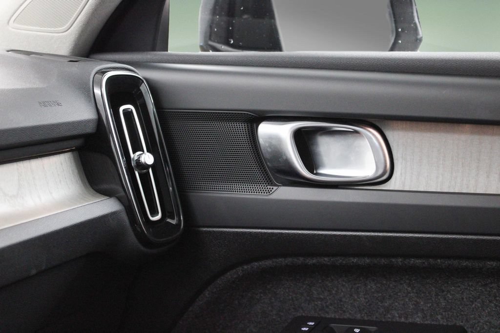 Used 2024 Volvo XC40 B5 Plus AWD/4WD image 39