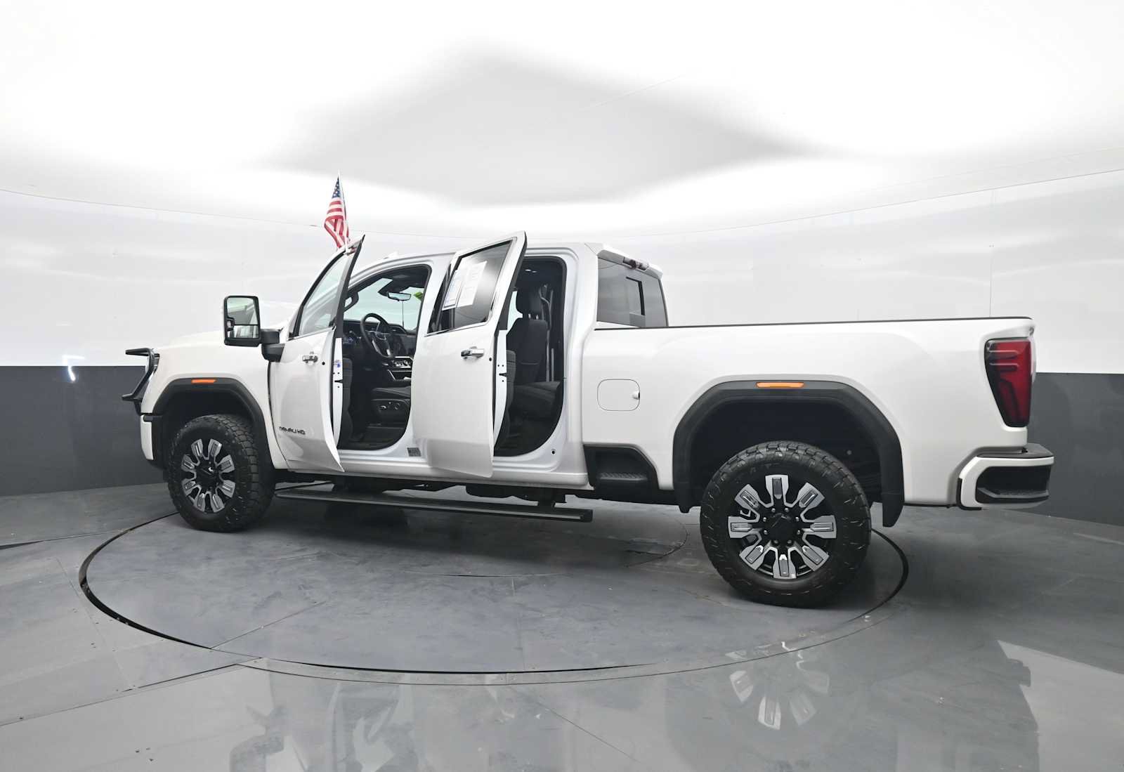 Used 2024 GMC Sierra 3500 Denali w/ Denali Reserve Package AWD/4WD image 48
