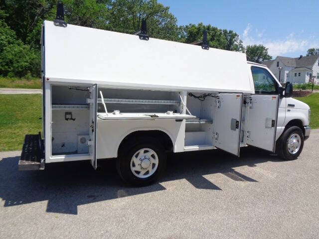 Used 2015 Ford E-350 and Econoline 350 Super Duty w/ Power Windows & Locks Group RWD image 24