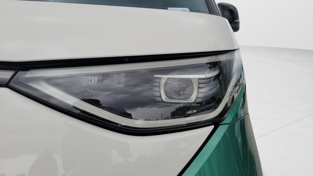 Used 2025 Volkswagen ID. Buzz 1st Edition AWD/4WD image 9