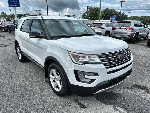 Used 2017 Ford Explorer XLT w/ Equipment Group 202A AWD/4WD image 11
