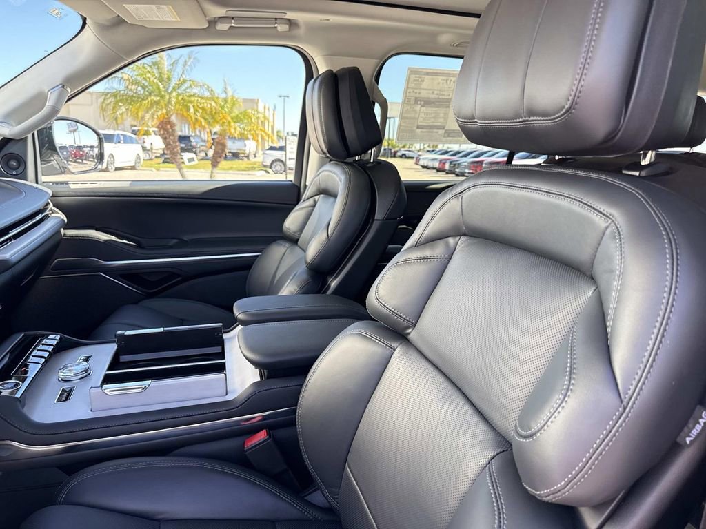 New 2026 Lincoln Navigator Reserve image 24