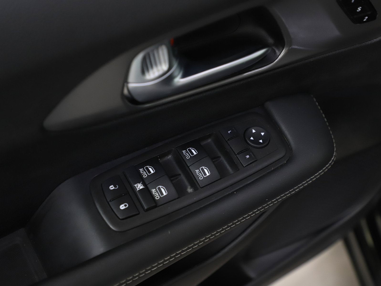 Used 2025 Chrysler Pacifica Select FWD image 23