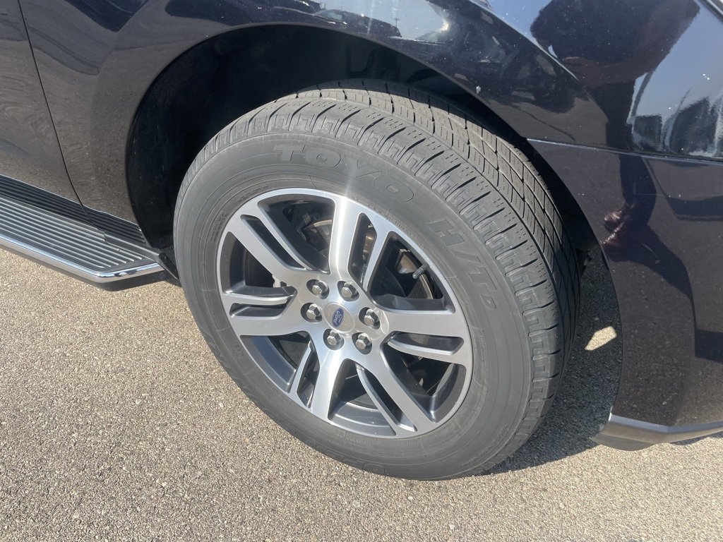 Used 2023 Ford Expedition Limited image 3