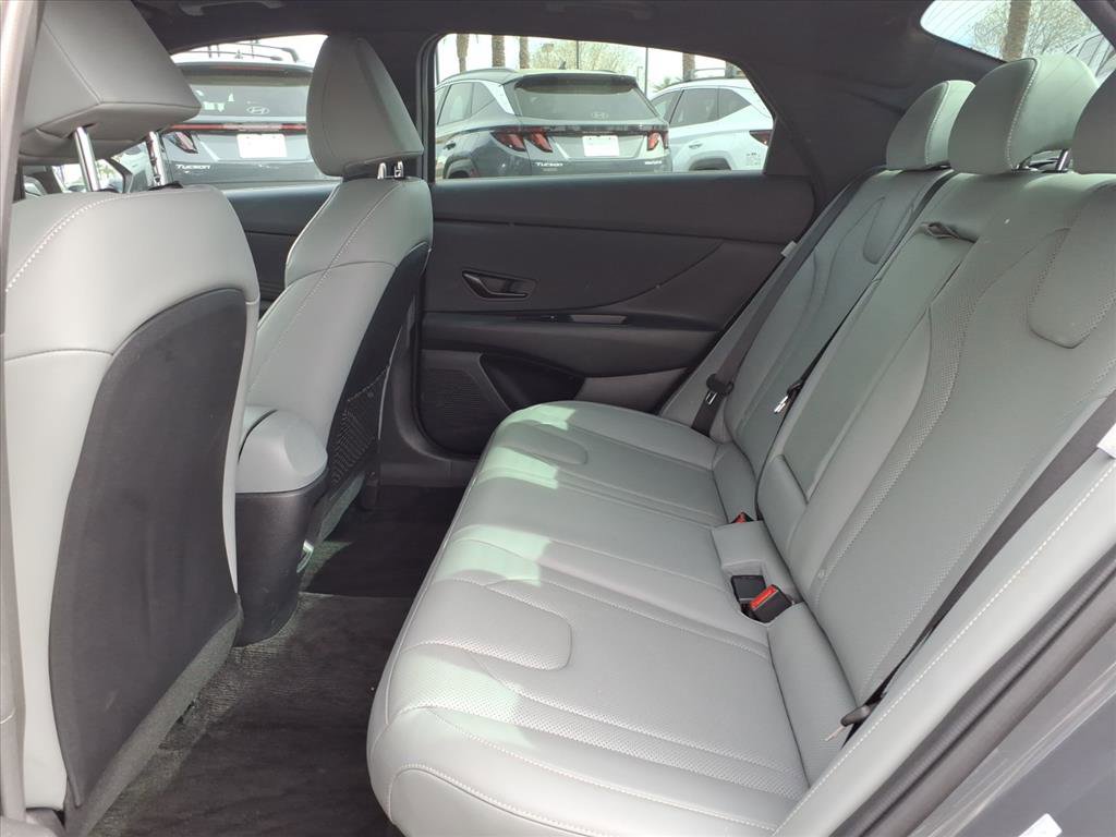 Certified 2025 Hyundai Elantra Limited image 15