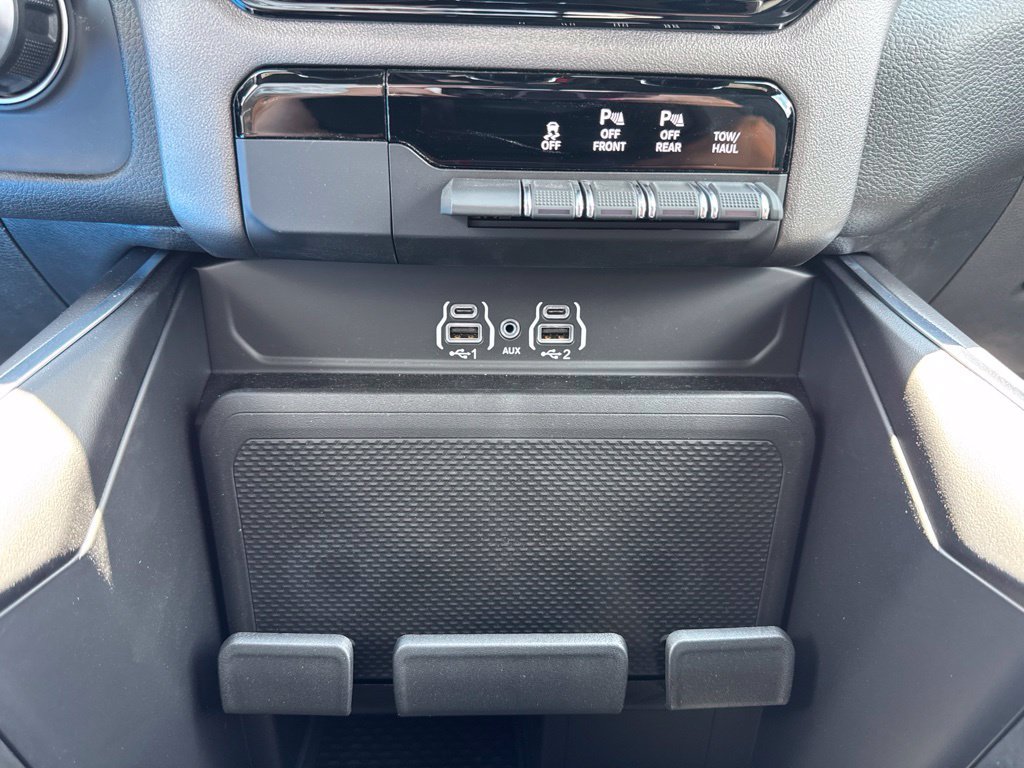 New 2026 RAM 1500 Express AWD/4WD image 16
