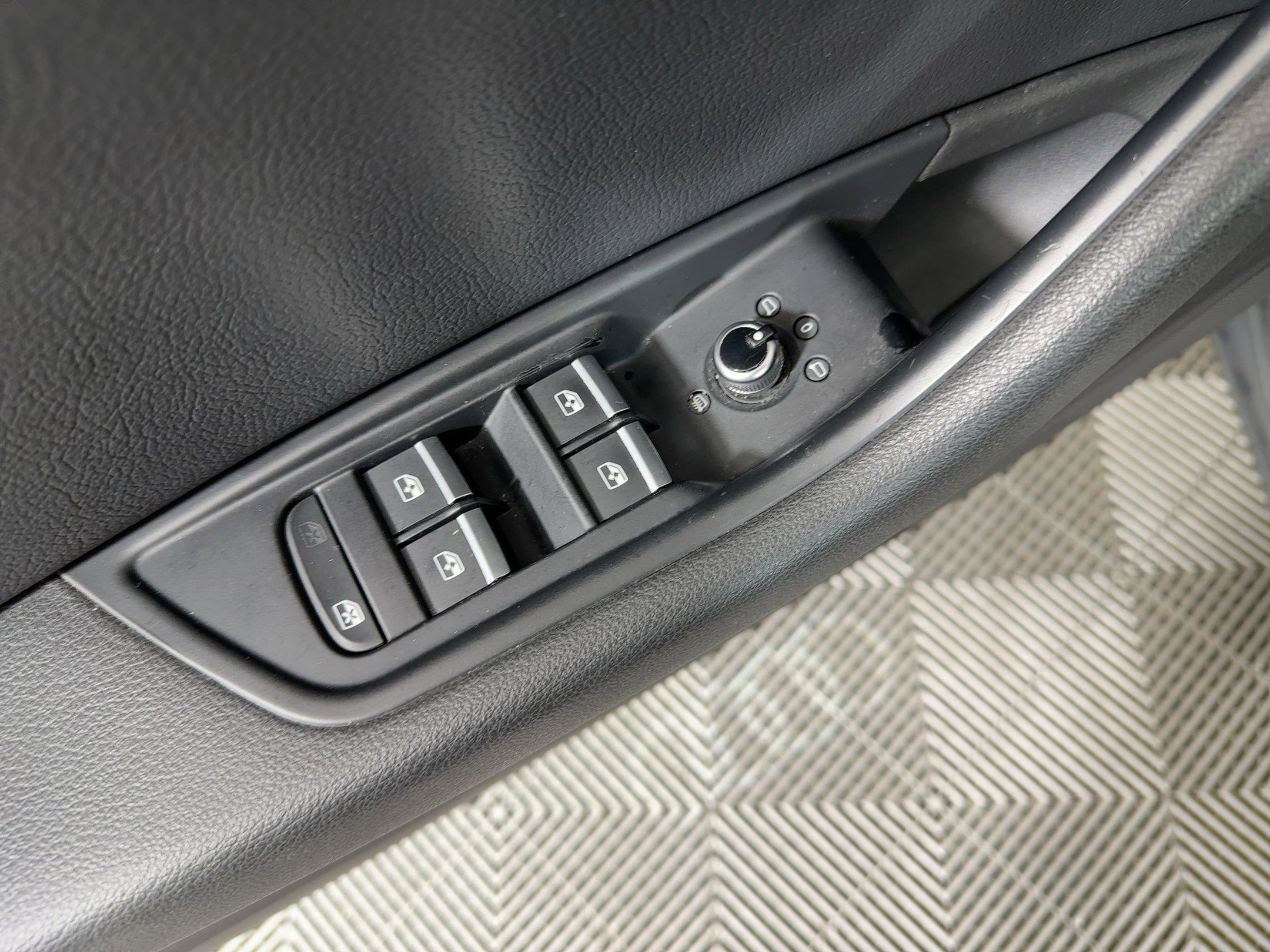 Used 2019 Audi A4 2.0T Premium image 19