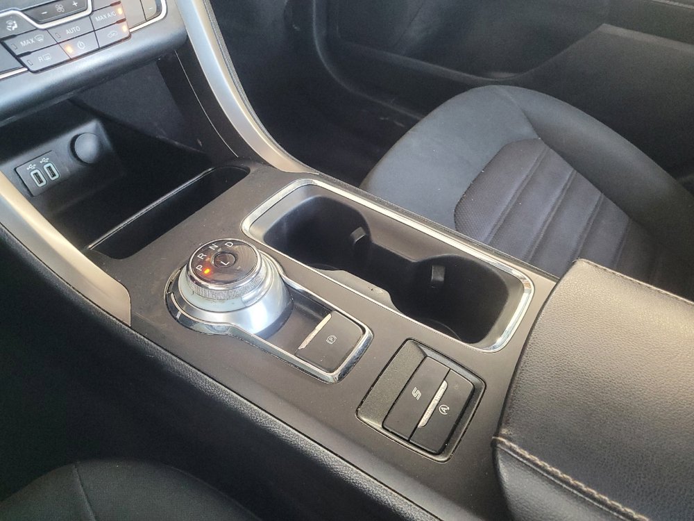 Used 2020 Ford Fusion SE FWD image 26