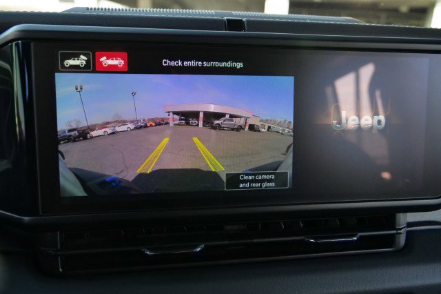 Used 2024 Jeep Wrangler Unlimited Sahara w/ Technology Group image 13