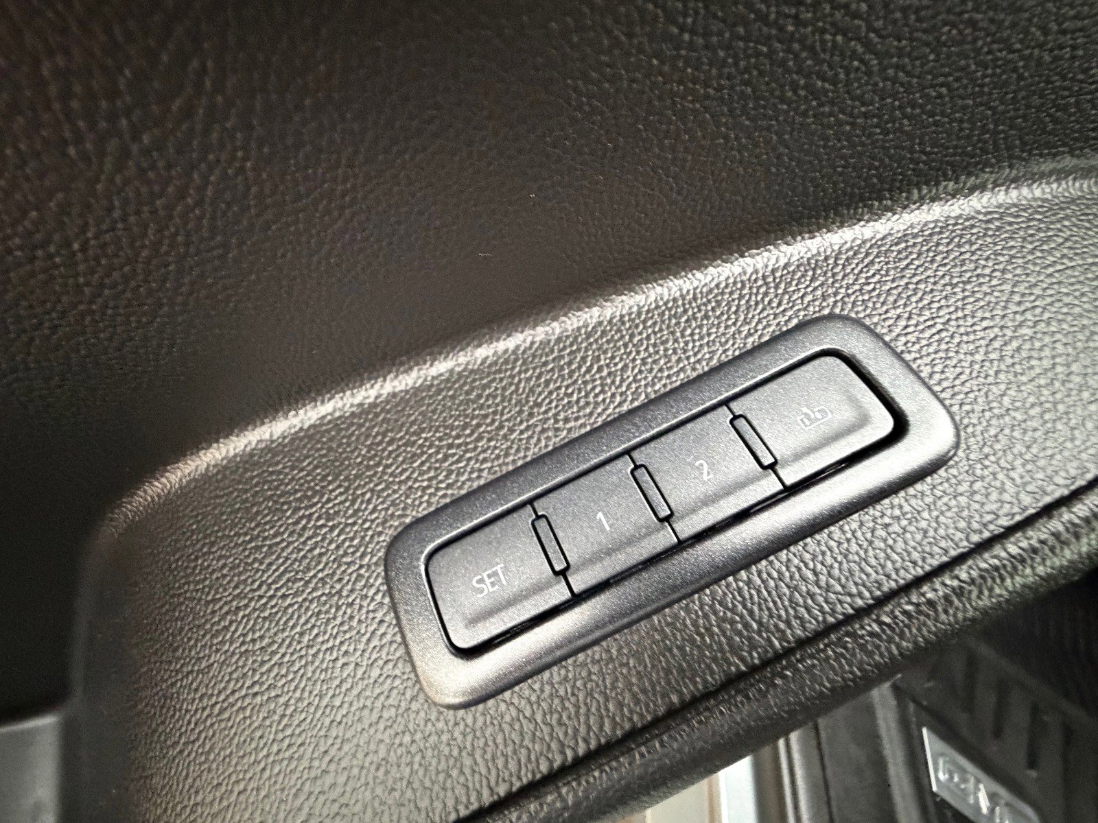 Used 2019 GMC Yukon XL Denali w/ Open Road Package image 9