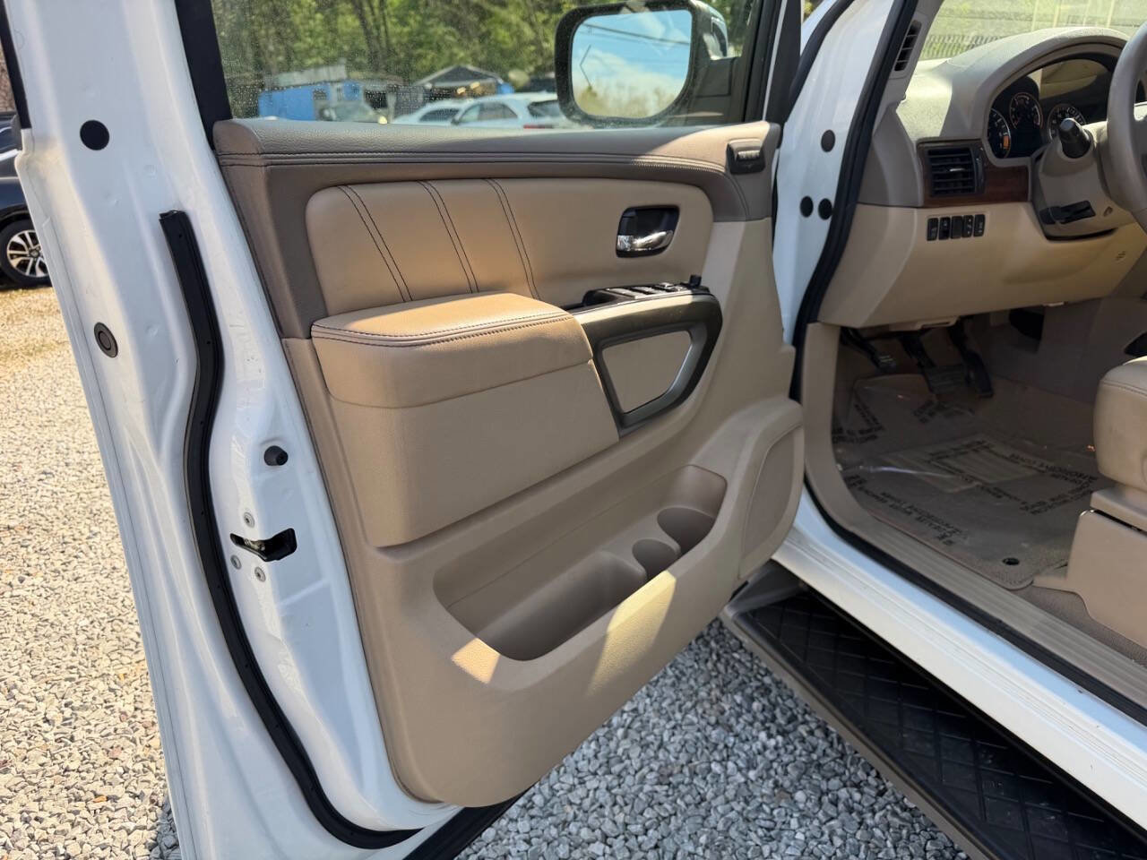 Used 2015 Nissan Armada Platinum w/ 2nd Row Captain Seat Package AWD/4WD image 11