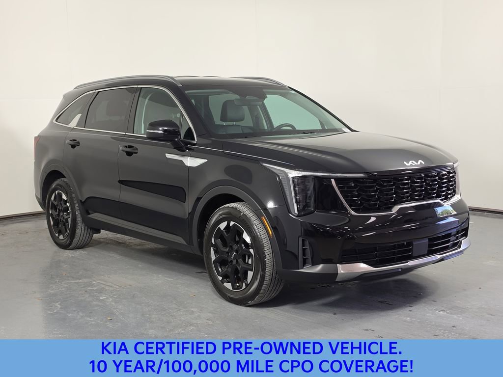 Certified 2025 Kia Sorento S FWD image 3