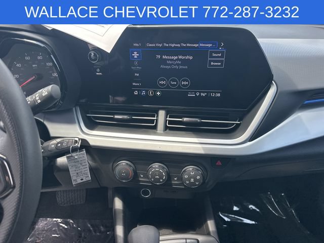 Used 2024 Chevrolet Trax LS w/ LS Convenience Package FWD image 16