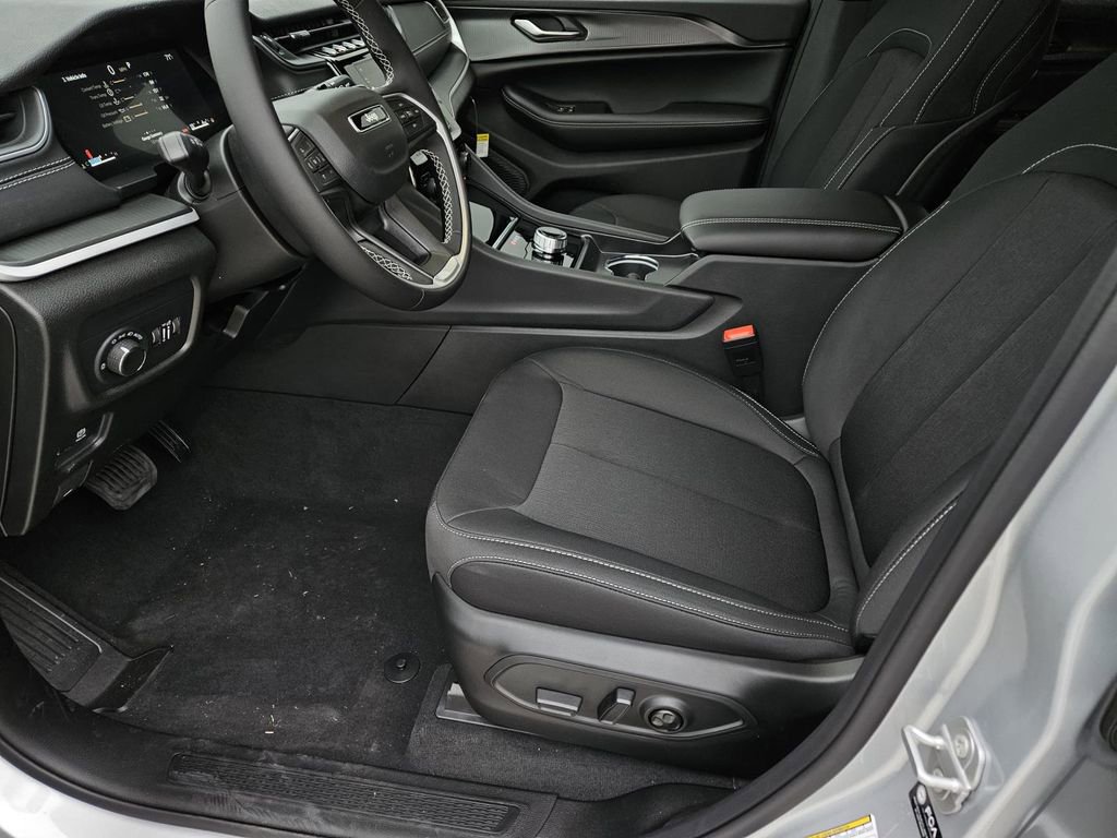 New 2026 Jeep Grand Cherokee Laredo AWD/4WD image 15