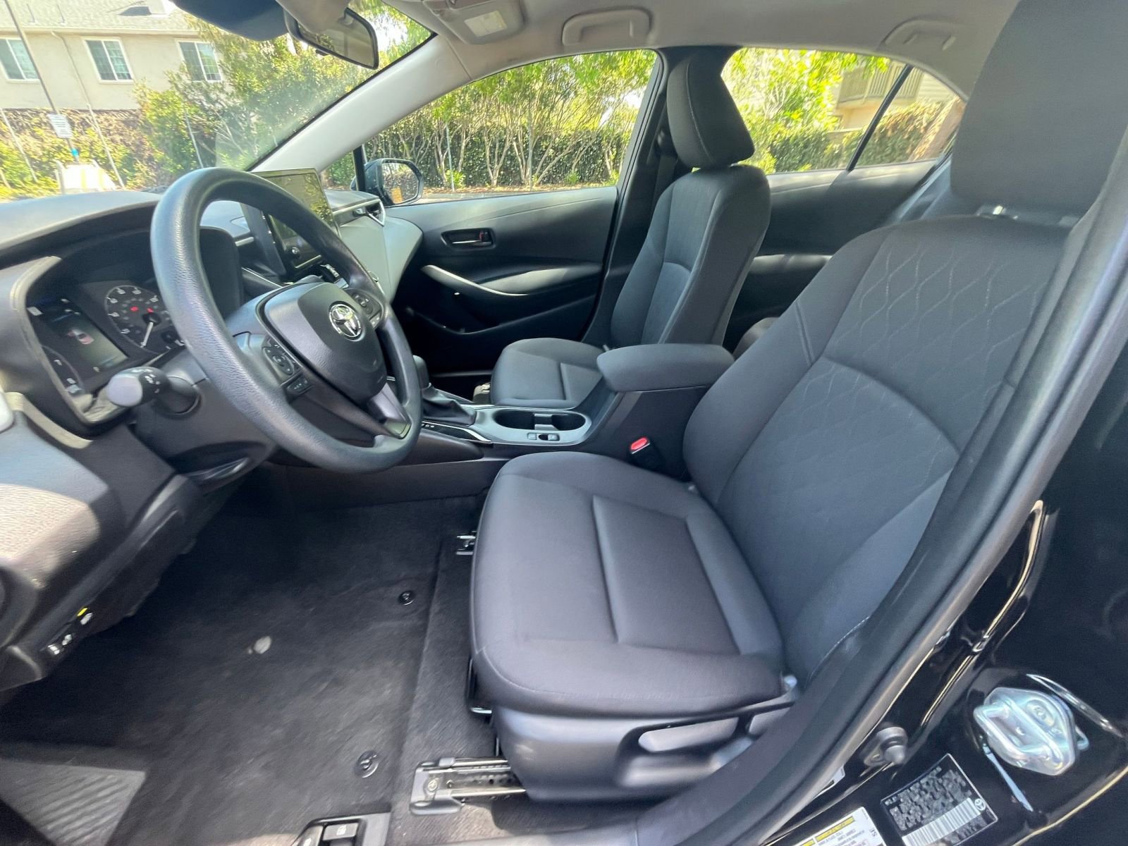 Used 2025 Toyota Corolla LE FWD image 24