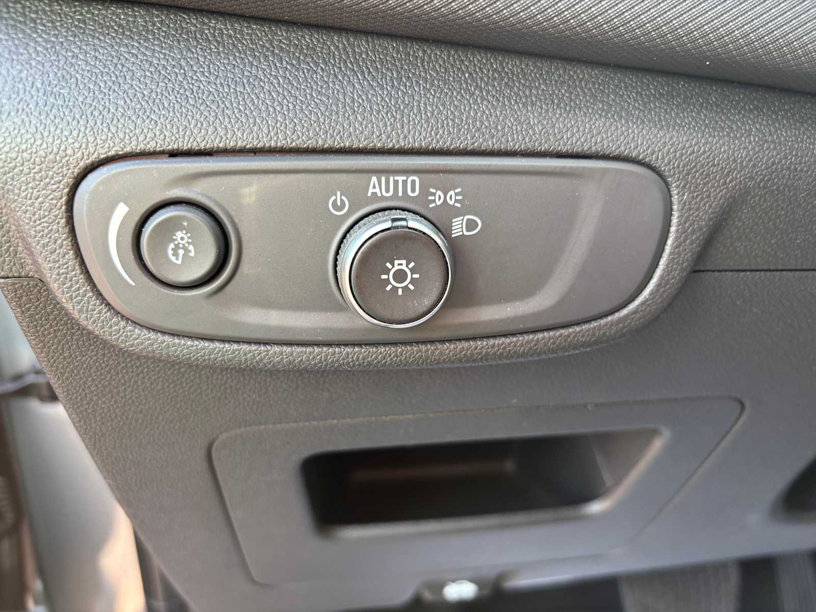 Used 2025 Chevrolet TrailBlazer LT AWD/4WD image 18