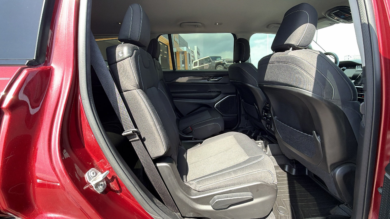 Certified 2022 Jeep Grand Cherokee L Laredo w/ Luxury Tech Group I RWD image 19