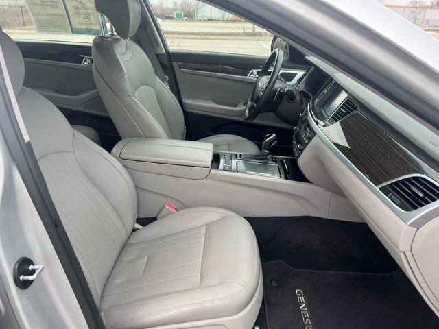 Used 2015 Hyundai Genesis 3.8 image 33